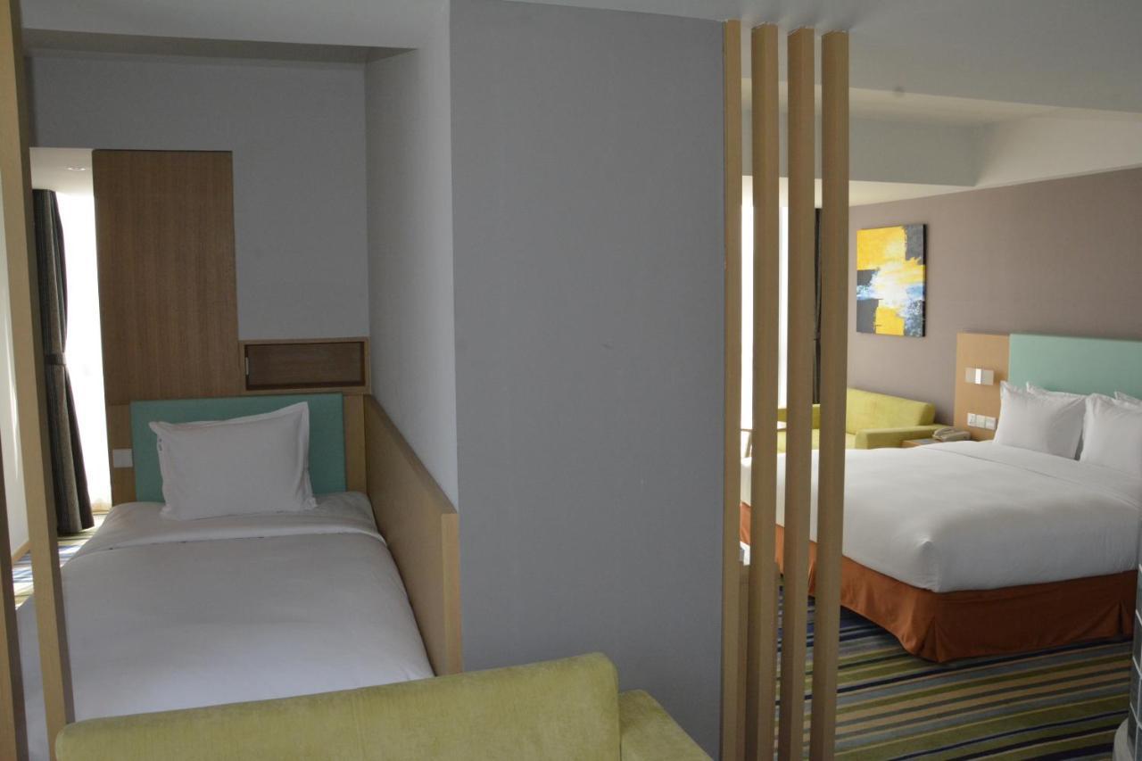 Holiday Inn Express Yingkou Onelong Plaza By Ihg Gaizhou Exterior photo
