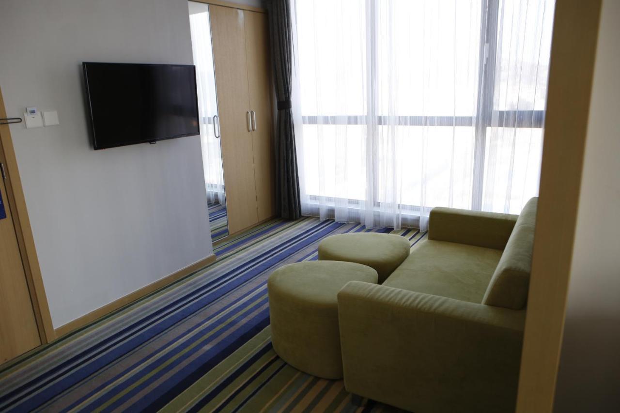 Holiday Inn Express Yingkou Onelong Plaza By Ihg Gaizhou Exterior photo